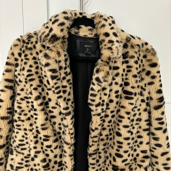❌SOLD❌ FAVORITE faux fur coat, leopard print Size Large - Picture 2 of 4